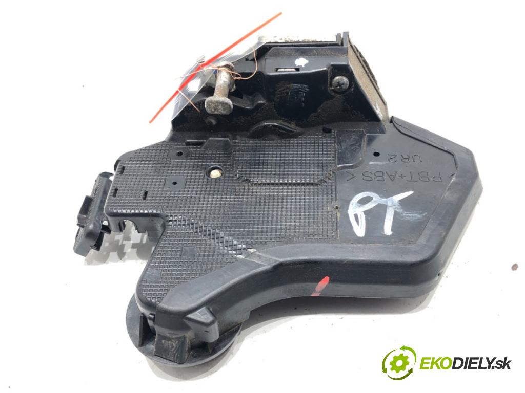 TOYOTA COROLLA Verso (ZER_, ZZE12_, R1_) 2004 - 2009    2.2 D-4D (AUR10_) 100 kW [136 KM] olej napędowy 2005 - 2009  zámok dveře pravý zadní část