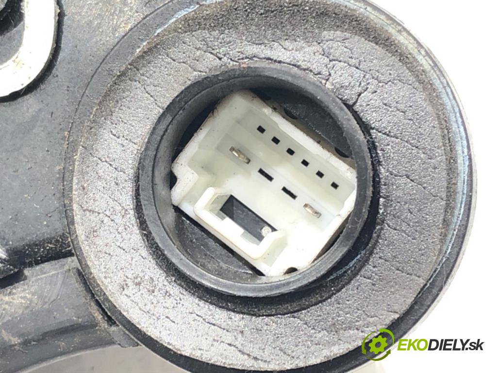 TOYOTA COROLLA Verso (ZER_, ZZE12_, R1_) 2004 - 2009    2.2 D-4D (AUR10_) 100 kW [136 KM] olej napędowy 2005 - 2009  zámok dveře pravý zadní část