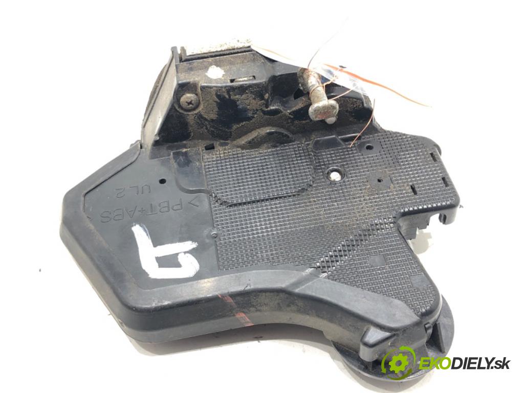 TOYOTA COROLLA Verso (ZER_, ZZE12_, R1_) 2004 - 2009    2.2 D-4D (AUR10_) 100 kW [136 KM] olej napędowy 2005 - 2009  zámok dveře levý zadní část