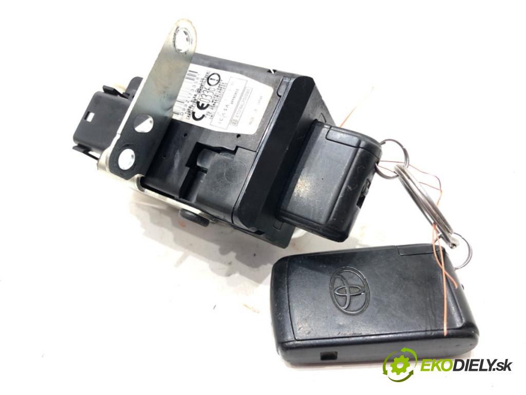 TOYOTA COROLLA Verso (ZER_, ZZE12_, R1_) 2004 - 2009    2.2 D-4D (AUR10_) 100 kW [136 KM] olej napędowy 2005 - 2009  spinačka 626399-000 (Spínacie skrinky a kľúče)