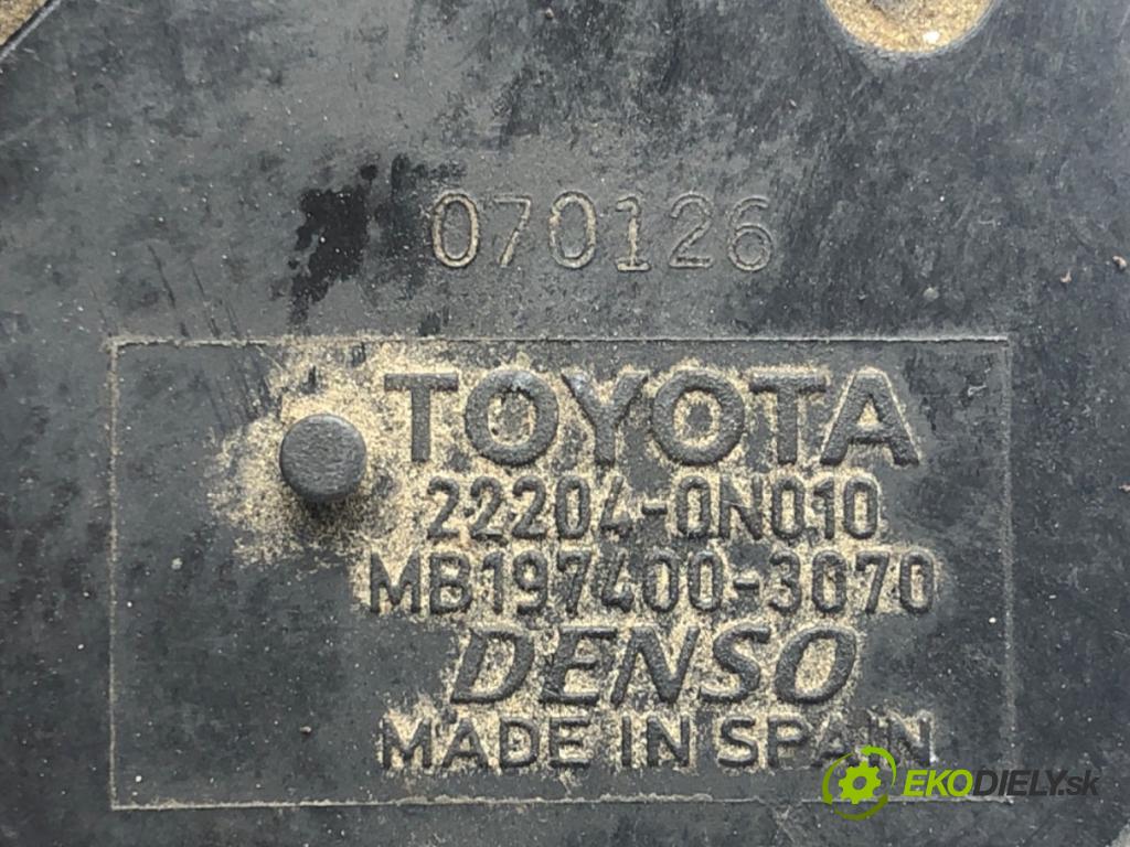 TOYOTA COROLLA Verso (ZER_, ZZE12_, R1_) 2004 - 2009    2.2 D-4D (AUR10_) 100 kW [136 KM] olej napędowy 2005 - 2009  Váha vzduchu 22204-0N010 (Váhy vzduchu)