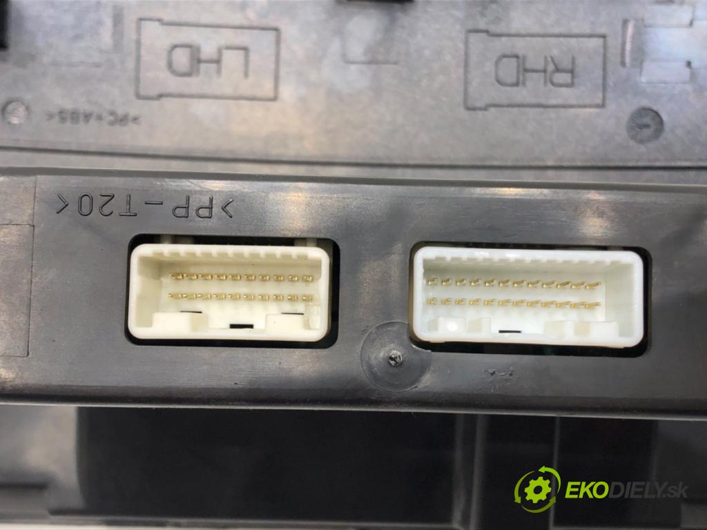 TOYOTA COROLLA Verso (ZER_, ZZE12_, R1_) 2004 - 2009    2.2 D-4D (AUR10_) 100 kW [136 KM] olej napędowy 2005 - 2009  Panel ovládania kúrenia 55900-0F030 (Prepínače, spínače, tlačidlá a ovládače kúrenia)