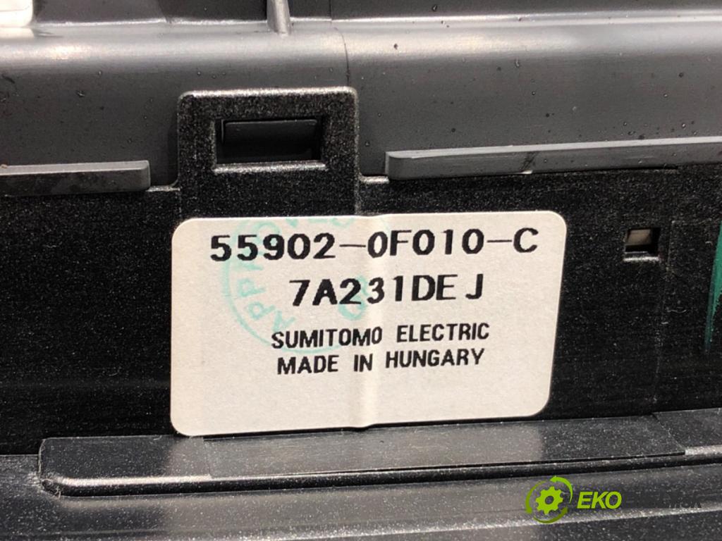 TOYOTA COROLLA Verso (ZER_, ZZE12_, R1_) 2004 - 2009    2.2 D-4D (AUR10_) 100 kW [136 KM] olej napędowy 2005 - 2009  Panel ovládania kúrenia 55900-0F030 (Prepínače, spínače, tlačidlá a ovládače kúrenia)