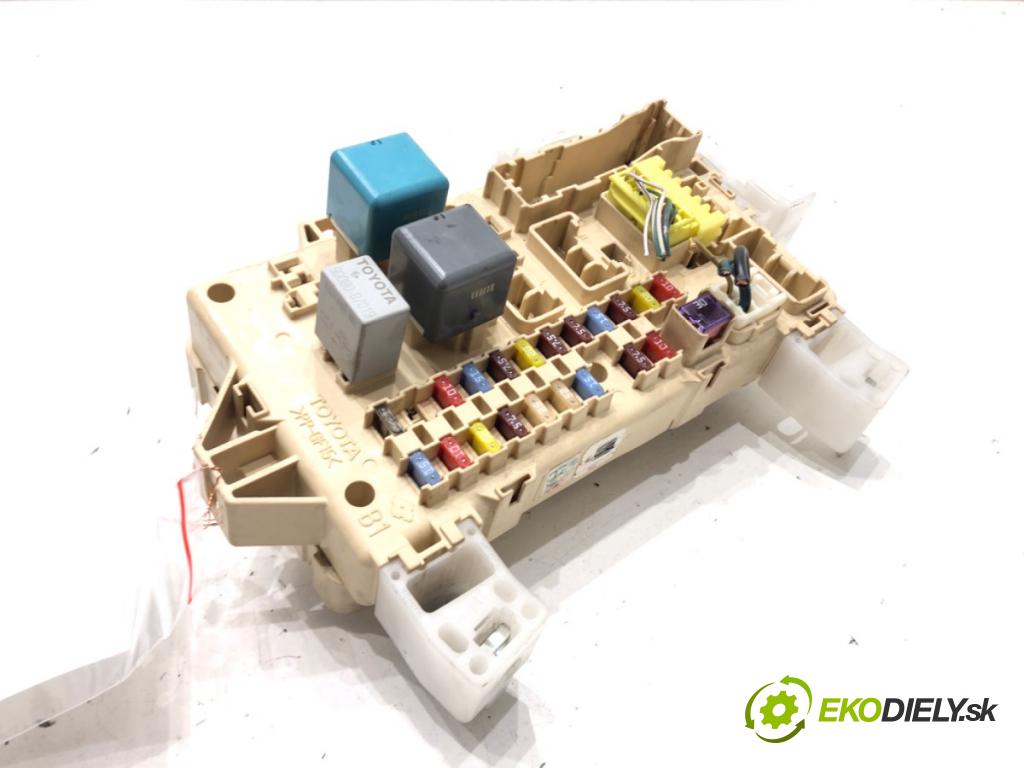 TOYOTA COROLLA Verso (ZER_, ZZE12_, R1_) 2004 - 2009    2.2 D-4D (AUR10_) 100 kW [136 KM] olej napędowy 2005 - 2009  modul BSI 89221-0F010 (Pojistkové skříňky)