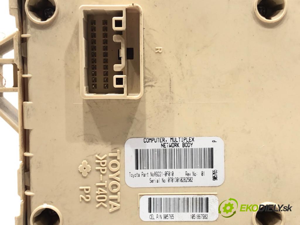 TOYOTA COROLLA Verso (ZER_, ZZE12_, R1_) 2004 - 2009    2.2 D-4D (AUR10_) 100 kW [136 KM] olej napędowy 2005 - 2009  modul BSI 89221-0F010 (Pojistkové skříňky)