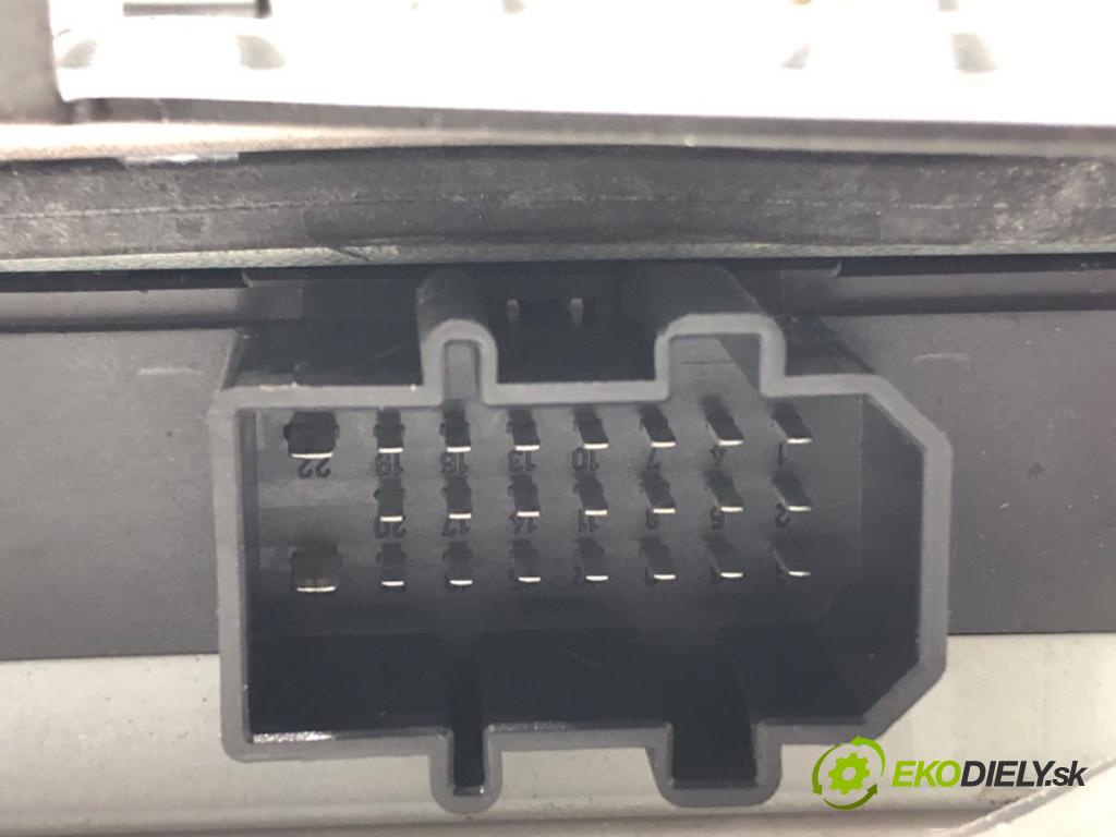 AUDI A4 B7 (8EC) 2004 - 2008    1.6 75 kW [102 KM] benzyna 2004 - 2008  Zosilňovač 8E5035223 (Zosilňovače)