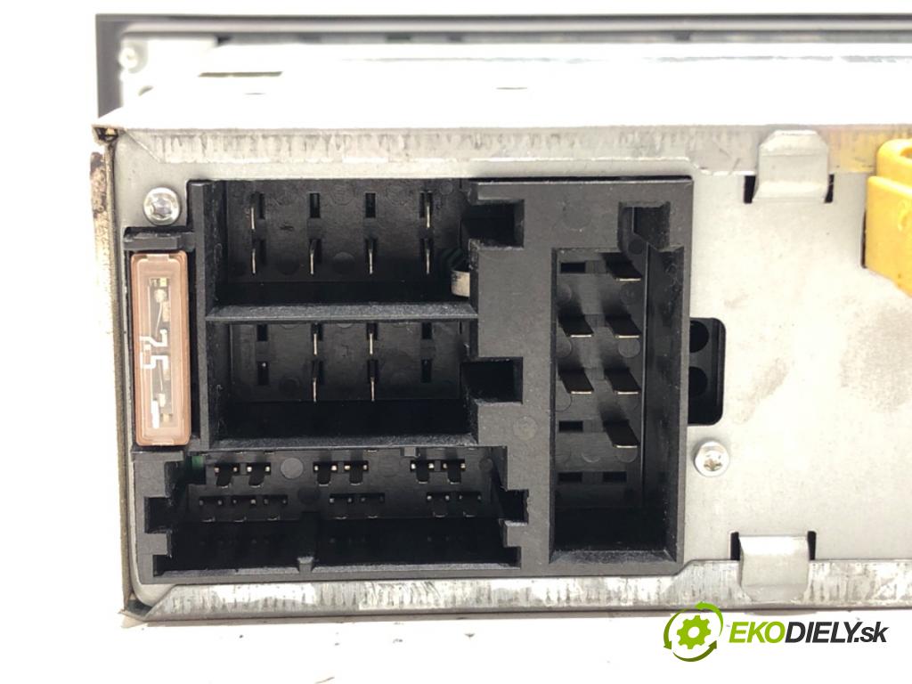 AUDI A4 B7 (8EC) 2004 - 2008    1.6 75 kW [102 KM] benzyna 2004 - 2008  RADIO  (Audio zariadenia)