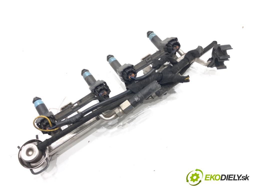 AUDI A4 B7 (8EC) 2004 - 2008    1.6 75 kW [102 KM] benzyna 2004 - 2008  Lišta vstrekovacia 06B133551H (Vstrekovacie lišty)