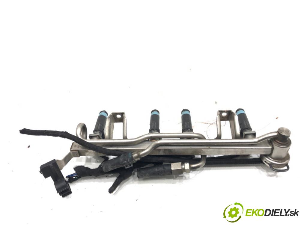 AUDI A4 B7 (8EC) 2004 - 2008    1.6 75 kW [102 KM] benzyna 2004 - 2008  Lišta vstrekovacia 06B133551H (Vstrekovacie lišty)