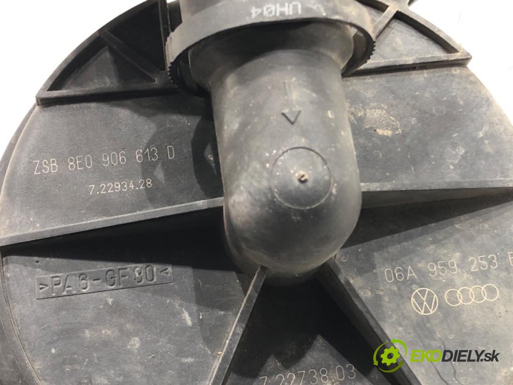 AUDI A4 B7 (8EC) 2004 - 2008    1.6 75 kW [102 KM] benzyna 2004 - 2008  Pumpa vzduchu sekundárneho 8E0906613D (Ostatné)
