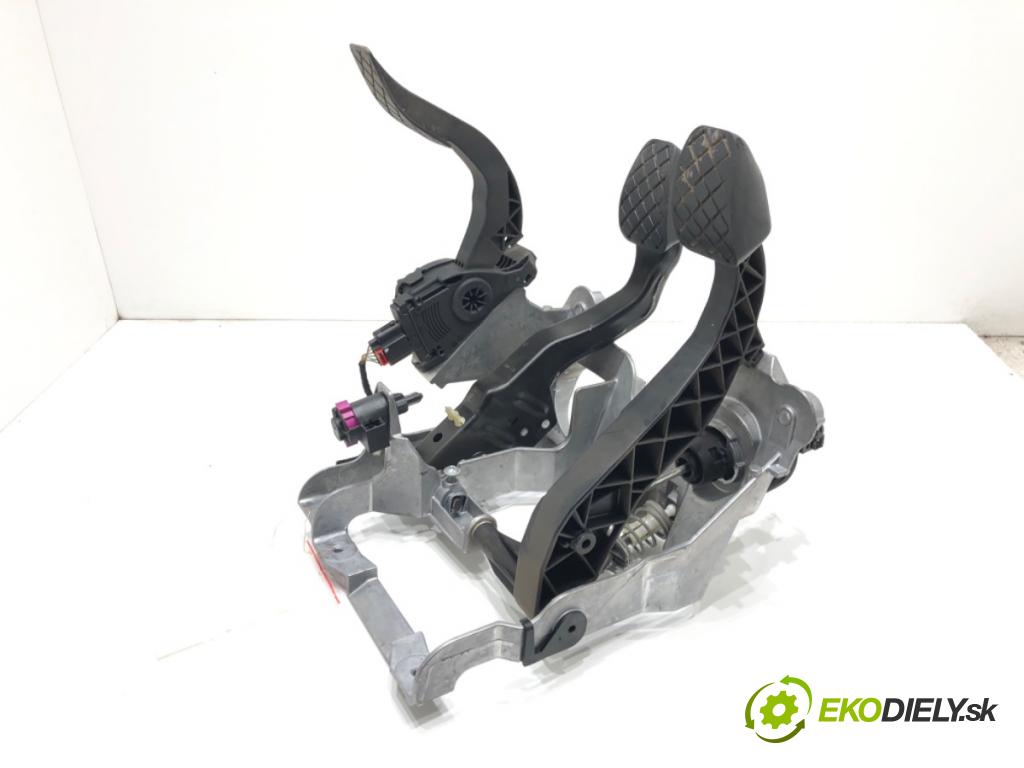 AUDI A4 B8 Avant (8K5) 2007 - 2015    2.0 TDI 105 kW [143 KM] olej napędowy 2008 - 2015  PEDÁL: manuálne 8K1721117 (Pedále)