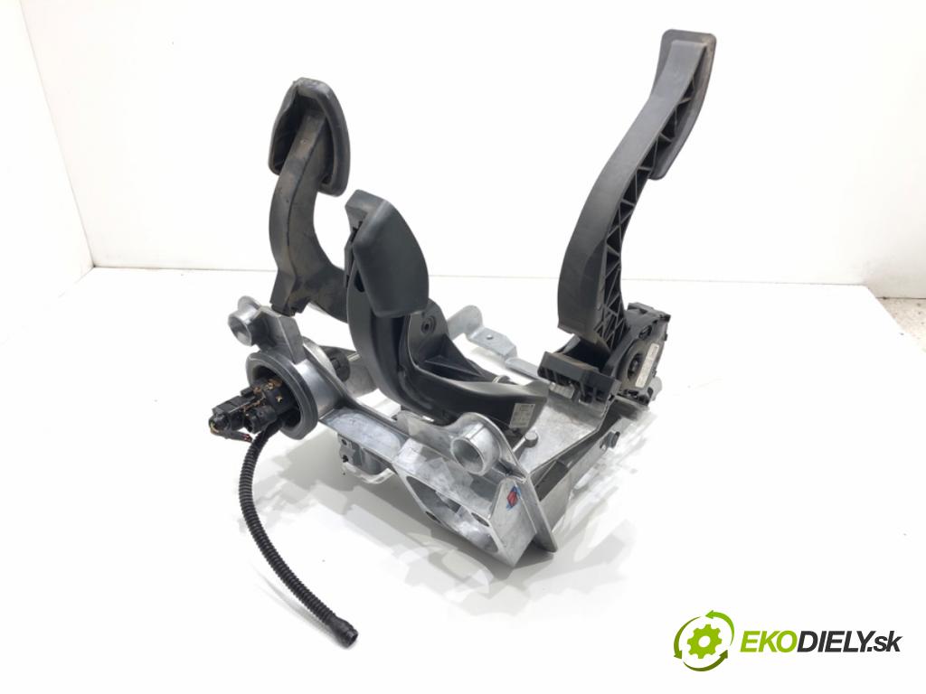 AUDI A4 B8 Avant (8K5) 2007 - 2015    2.0 TDI 105 kW [143 KM] olej napędowy 2008 - 2015  PEDÁL: manuálne 8K1721117 (Pedále)