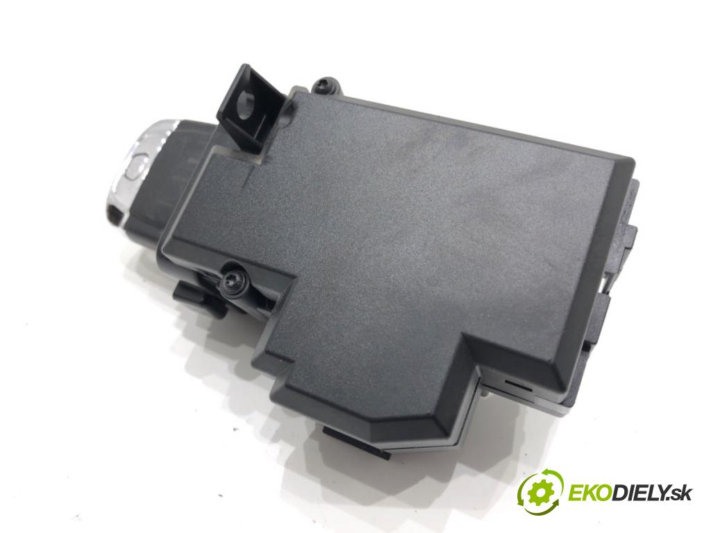 AUDI A4 B8 Avant (8K5) 2007 - 2015    2.0 TDI 105 kW [143 KM] olej napędowy 2008 - 2015  spinačka 8K0909131C (Spínacie skrinky a kľúče)