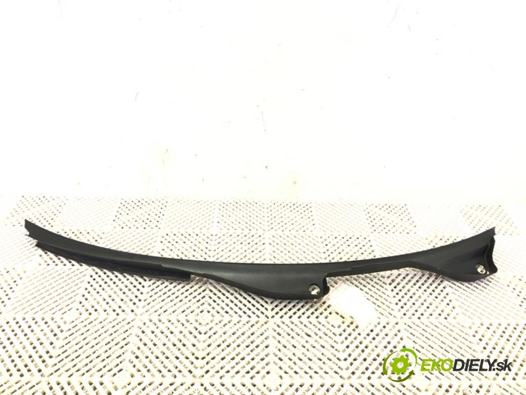 AUDI A4 B8 Avant (8K5) 2007 - 2015    2.0 TDI 105 kW [143 KM] olej napędowy 2008 - 2015  Torpédo, plast pod čelné okno 8K1819403 (Torpéda)