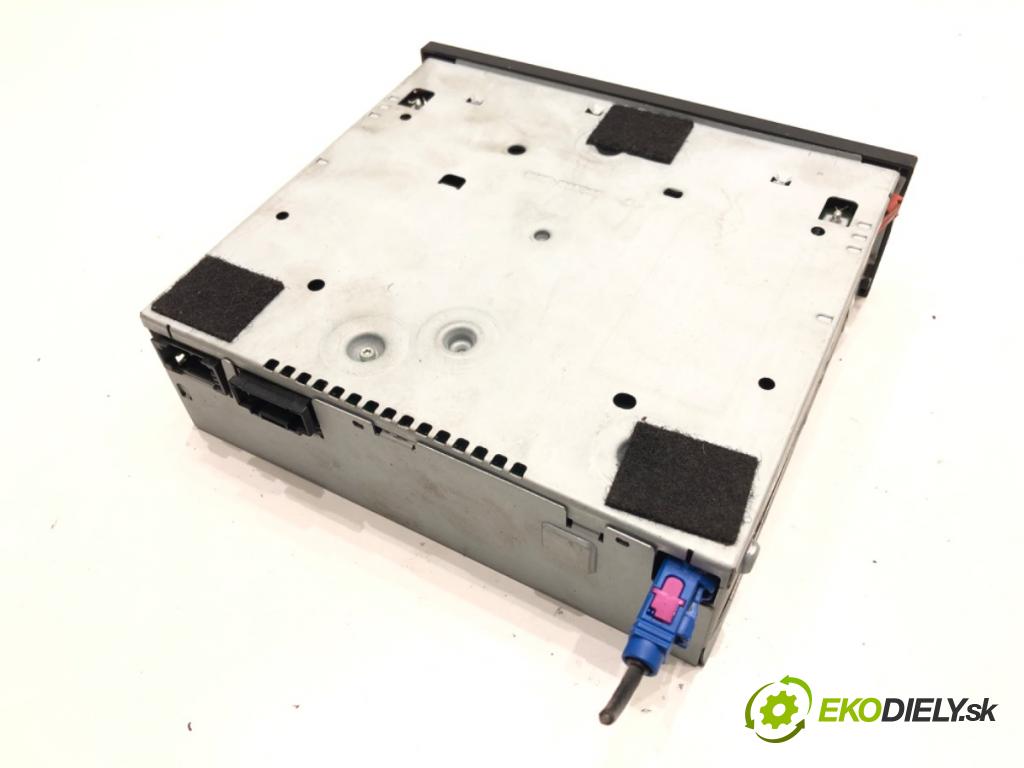 AUDI A4 B8 Avant (8K5) 2007 - 2015    2.0 TDI 105 kW [143 KM] olej napędowy 2008 - 2015  čítač navigácie 4E0919887M (Ostatné)