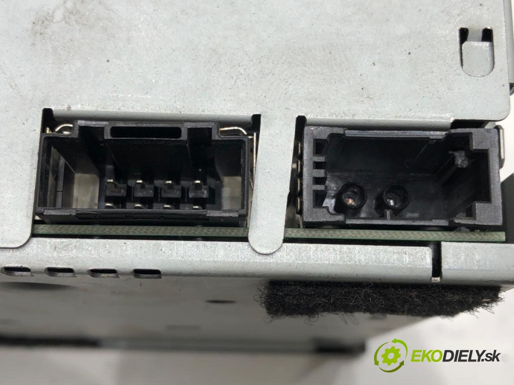 AUDI A4 B8 Avant (8K5) 2007 - 2015    2.0 TDI 105 kW [143 KM] olej napędowy 2008 - 2015  čítač navigácie 4E0919887M (Ostatné)