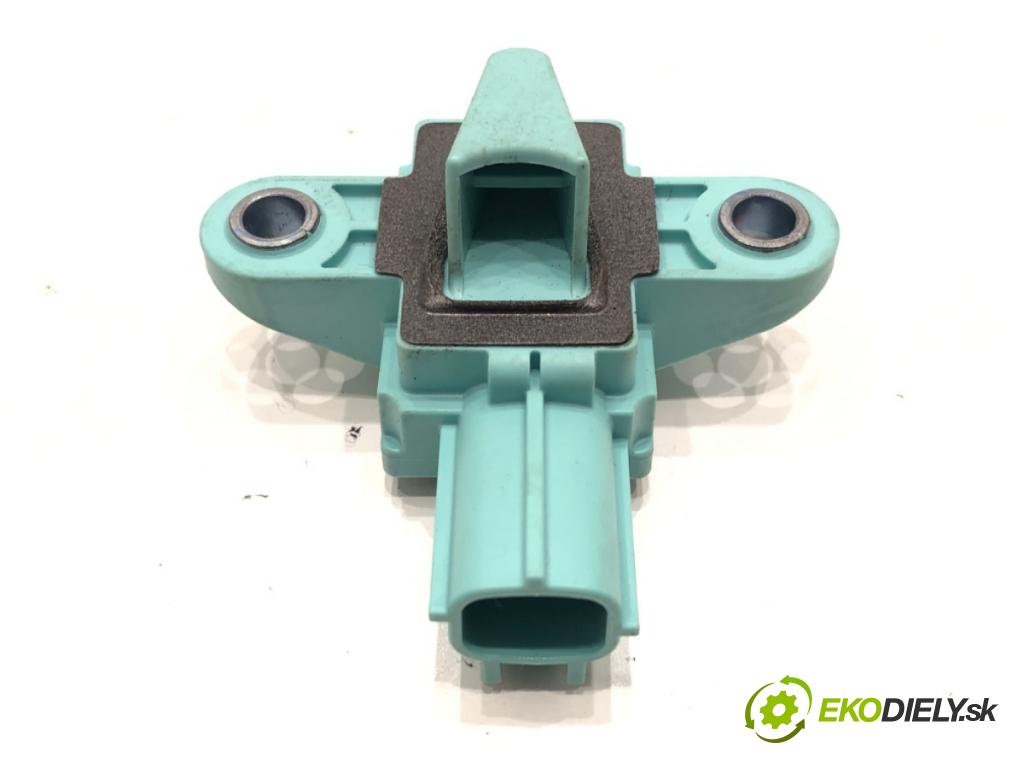 AUDI A4 B8 Avant (8K5) 2007 - 2015    2.0 TDI 105 kW [143 KM] olej napędowy 2008 - 2015  Snímač nárazu 8K0955557C (Snímače nárazu)