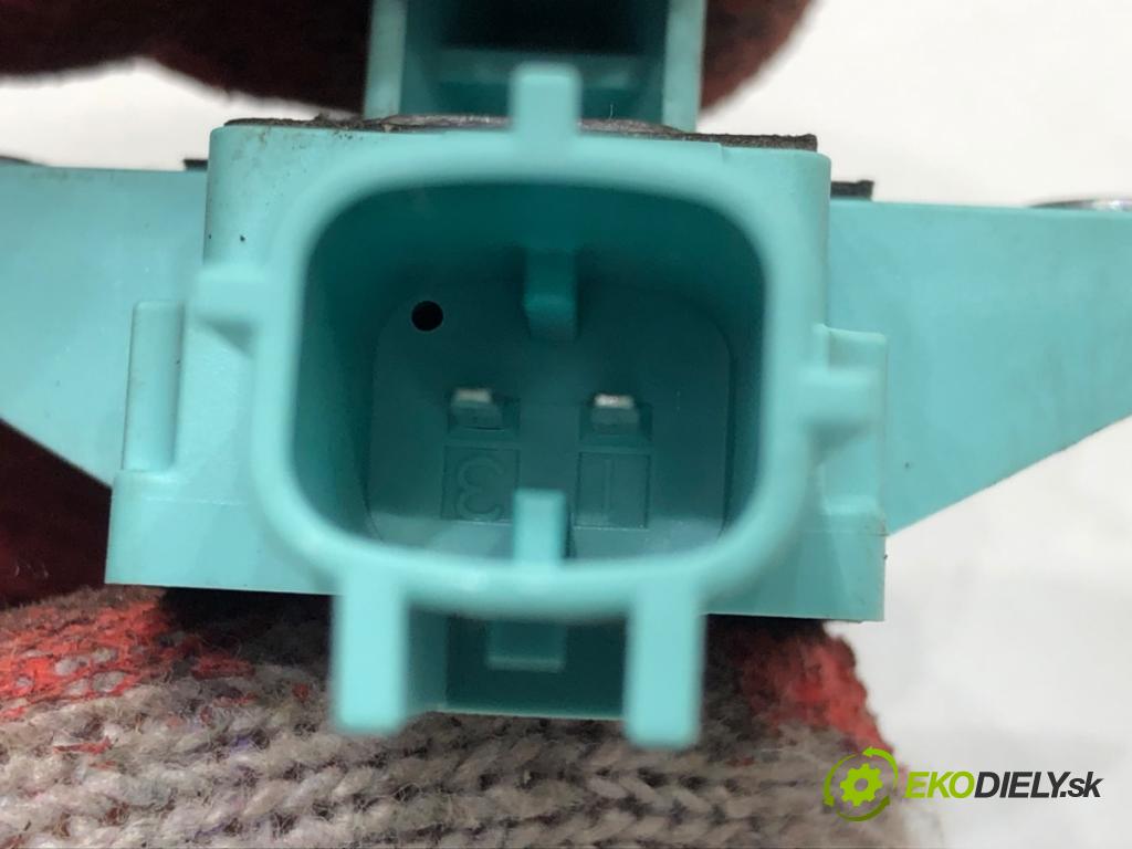 AUDI A4 B8 Avant (8K5) 2007 - 2015    2.0 TDI 105 kW [143 KM] olej napędowy 2008 - 2015  Snímač nárazu 8K0955557C (Snímače nárazu)