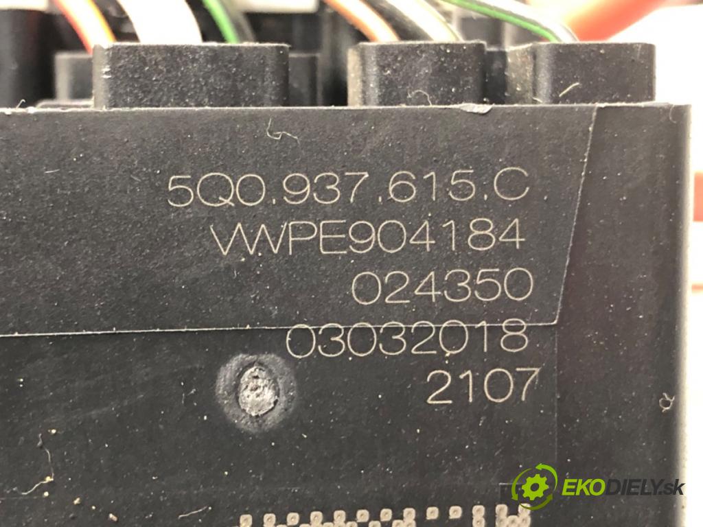 SEAT ATECA (KH7, KHP) 2016 - 2022    1.4 TSI 110 kW [150 KM] benzyna 2016 - 2022  skříňka poistková 5Q0937615C (Pojistkové skříňky)