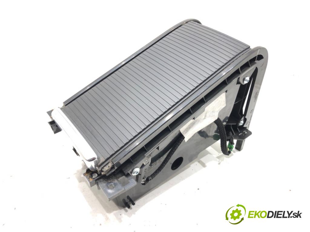 VOLVO XC60 I SUV (156) 2008 - 2017    2.4 D / D3 / D4 AWD 120 kW [163 KM] olej napędowy 2008 - 2017  Držiak na nápoje 30791467 (Úchyty, držiaky na nápoje)