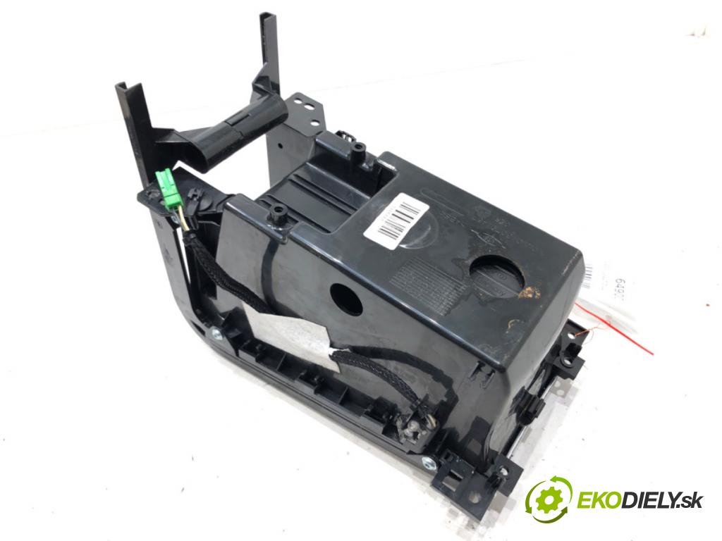 VOLVO XC60 I SUV (156) 2008 - 2017    2.4 D / D3 / D4 AWD 120 kW [163 KM] olej napędowy 2008 - 2017  Držiak na nápoje 30791467 (Úchyty, držiaky na nápoje)