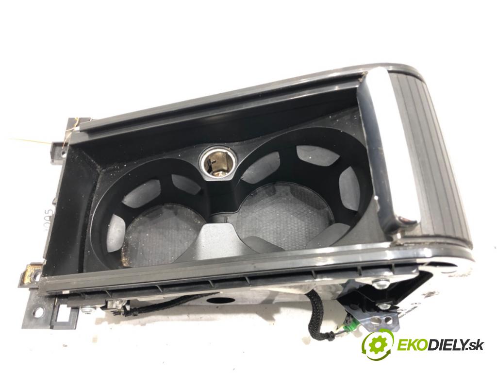 VOLVO XC60 I SUV (156) 2008 - 2017    2.4 D / D3 / D4 AWD 120 kW [163 KM] olej napędowy 2008 - 2017  Držiak na nápoje 30791467 (Úchyty, držiaky na nápoje)