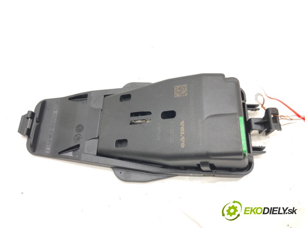 VOLVO XC60 I SUV (156) 2008 - 2017    2.4 D / D3 / D4 AWD 120 kW [163 KM] olej napędowy 2008 - 2017  Snímač dažďa 31387310 (Snímače dažďa)