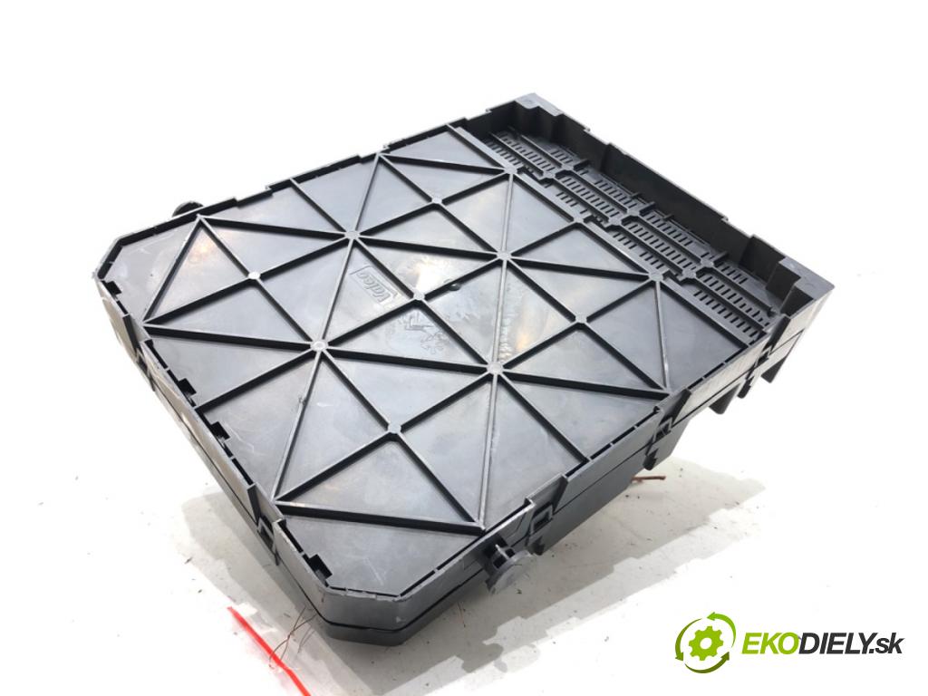 PEUGEOT 207 SW (WK_) 2007 - 2013    1.4 16V 70 kW [95 KM] benzyna 2007 - 2013  modul BSI 9663798380 (Pojistkové skříňky)