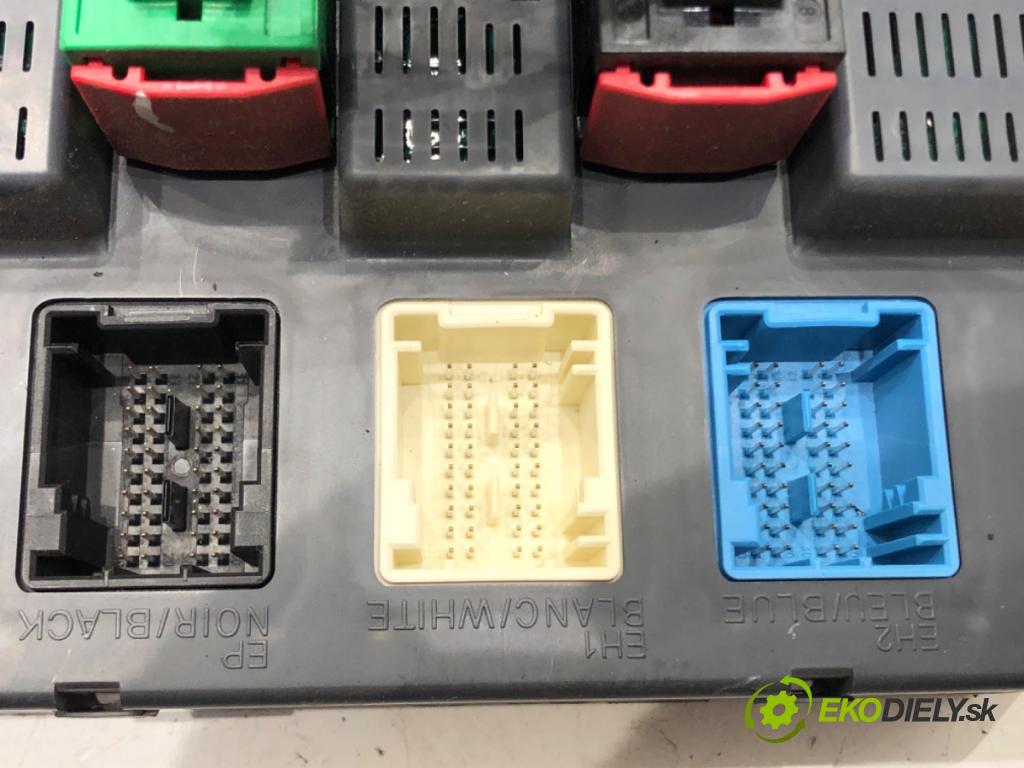 PEUGEOT 207 SW (WK_) 2007 - 2013    1.4 16V 70 kW [95 KM] benzyna 2007 - 2013  modul BSI 9663798380 (Pojistkové skříňky)