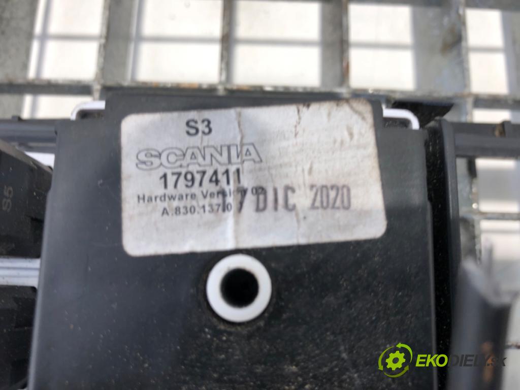SCANIA 4 - series 1995 - 2008    124 /G420  Panel ovládaní topení 1797411 (Ovládaní topení a přepínače)