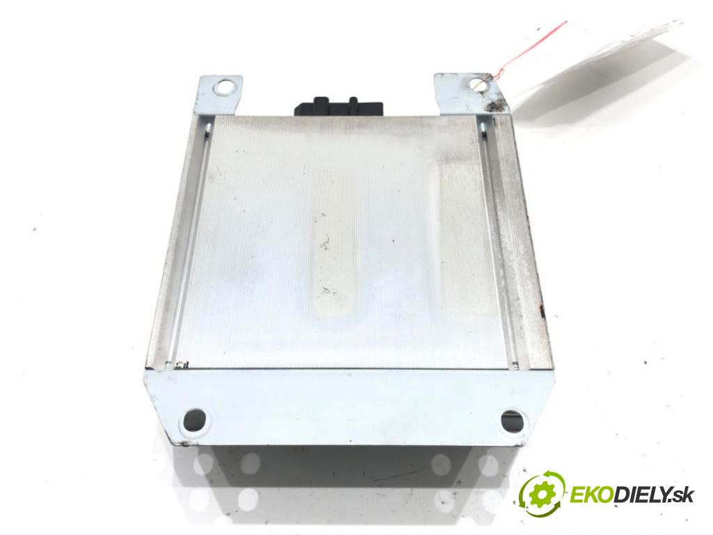 AUDI A4 B7 Avant (8ED) 2004 - 2008    2.0 TDI 103 kW [140 KM] olej napędowy 2004 - 2008  Zosilňovač 8E9035223D (Zosilňovače)