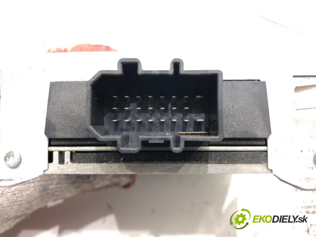 AUDI A4 B7 Avant (8ED) 2004 - 2008    2.0 TDI 103 kW [140 KM] olej napędowy 2004 - 2008  Zosilňovač 8E9035223D (Zosilňovače)