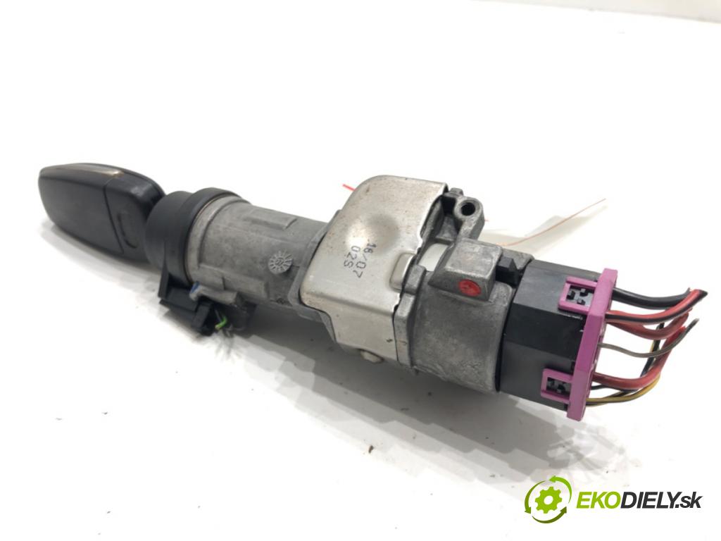 AUDI A4 B7 Avant (8ED) 2004 - 2008    2.0 TDI 103 kW [140 KM] olej napędowy 2004 - 2008  spinačka 4B0905851Q (Spínacie skrinky a kľúče)