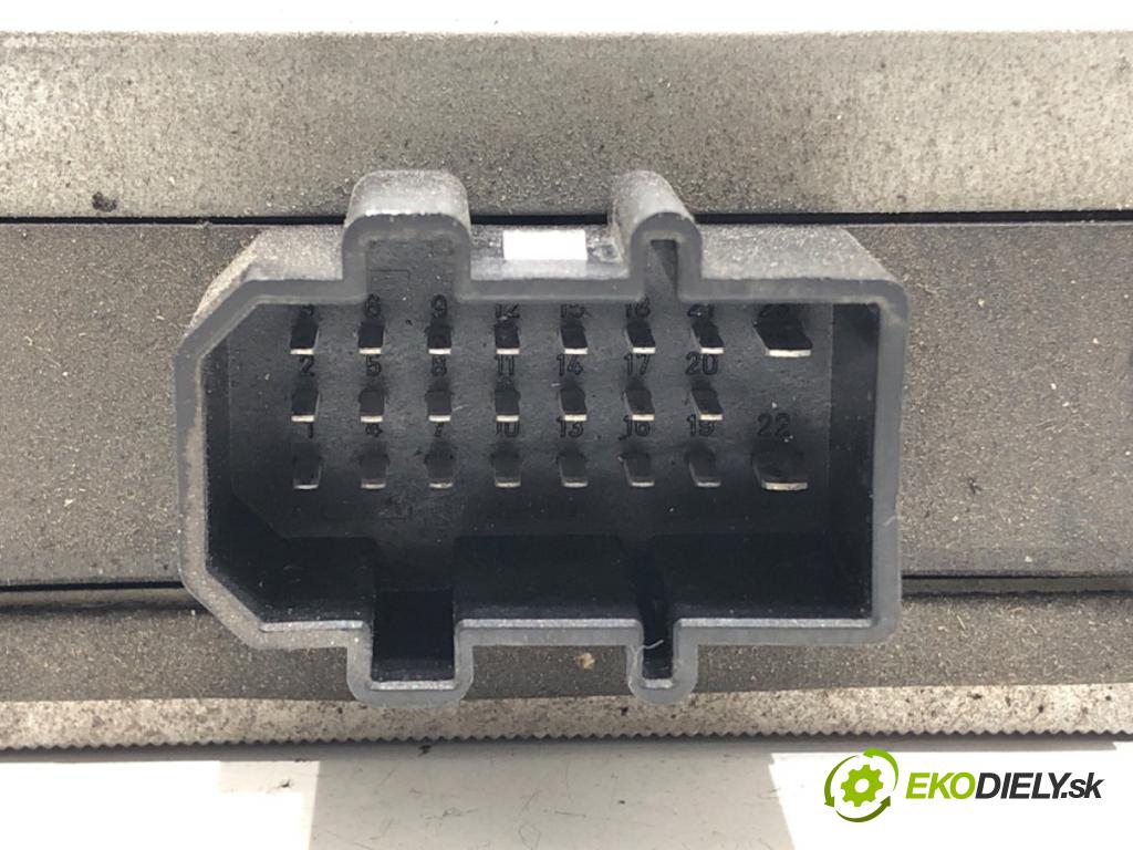 AUDI A4 B6 Avant (8E5) 2000 - 2005    1.9 TDI 96 kW [130 KM] olej napędowy 2001 - 2004  Zosilňovač 8E9035223 (Zosilňovače)