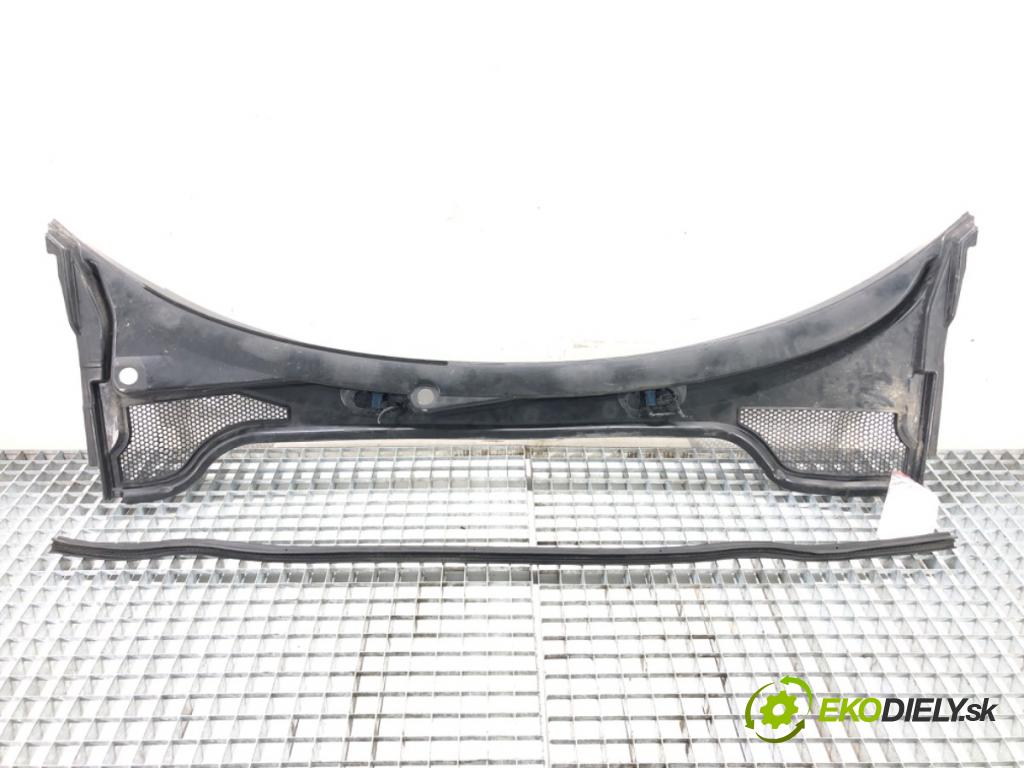 AUDI A3 (8P1) 2003 - 2013    2.0 TDI 16V 103 kW [140 KM] olej napędowy 2003 - 2012  Torpédo, plast pod čelné okno 8P1819415A (Torpéda)