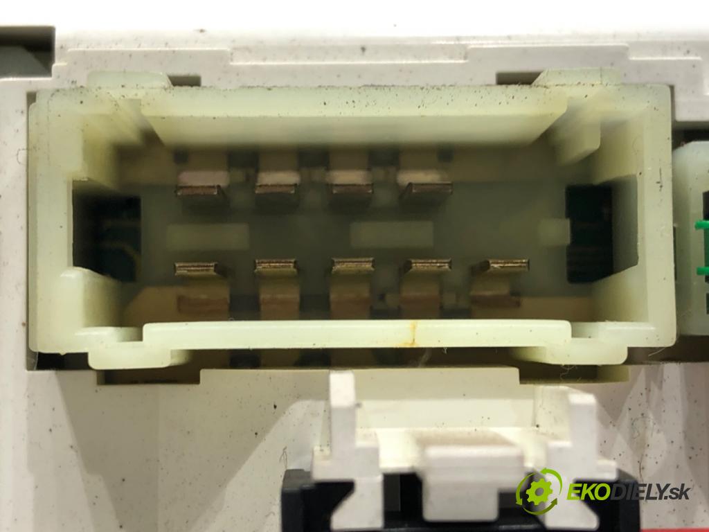 CITROEN C4 I (LC_) 2004 - 2014    1.4 16V 65 kW [88 KM] benzyna 2004 - 2011  Panel ovládania kúrenia C2567 (Prepínače, spínače, tlačidlá a ovládače kúrenia)