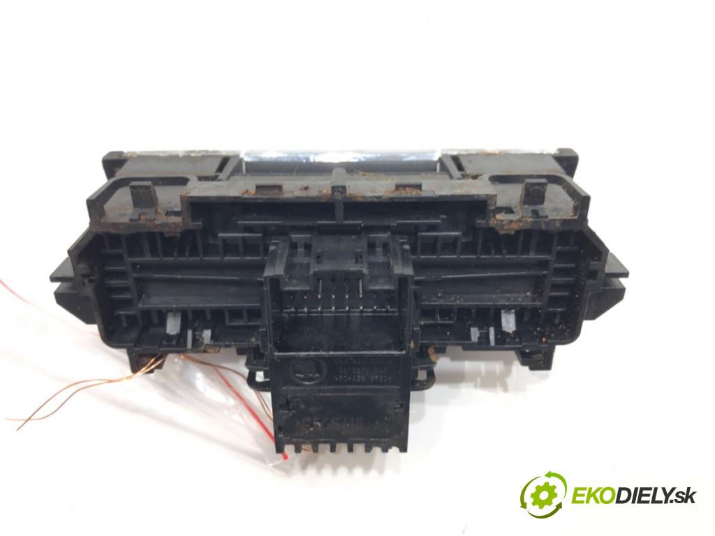 SKODA SUPERB III Kombi (3V5) 2015 - 2022    2.0 TSI 4x4 206 kW [280 KM] benzyna 2015 - 2022  Spínač brzdy ručnej brzdy 3V0927225B (Prepínače, spínače, tlačidlá a ovládače kúrenia)