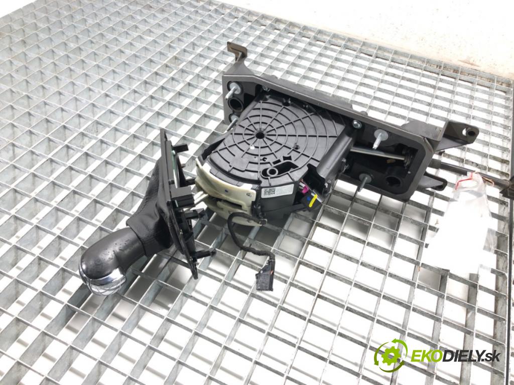 SKODA SUPERB III Kombi (3V5) 2015 - 2022    2.0 TSI 4x4 206 kW [280 KM] benzyna 2015 - 2022  Kulisa 3Q1713023F (Rýchlostné páky / kulisy)