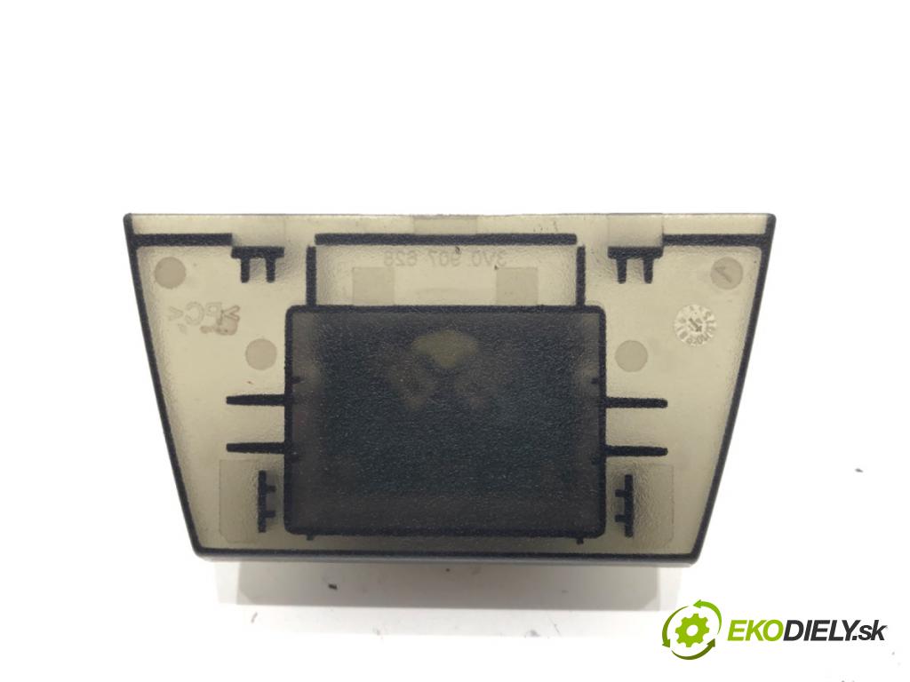 SKODA SUPERB III Kombi (3V5) 2015 - 2022    2.0 TSI 4x4 206 kW [280 KM] benzyna 2015 - 2022  Snímač dažďa 3V0907451 (Snímače dažďa)