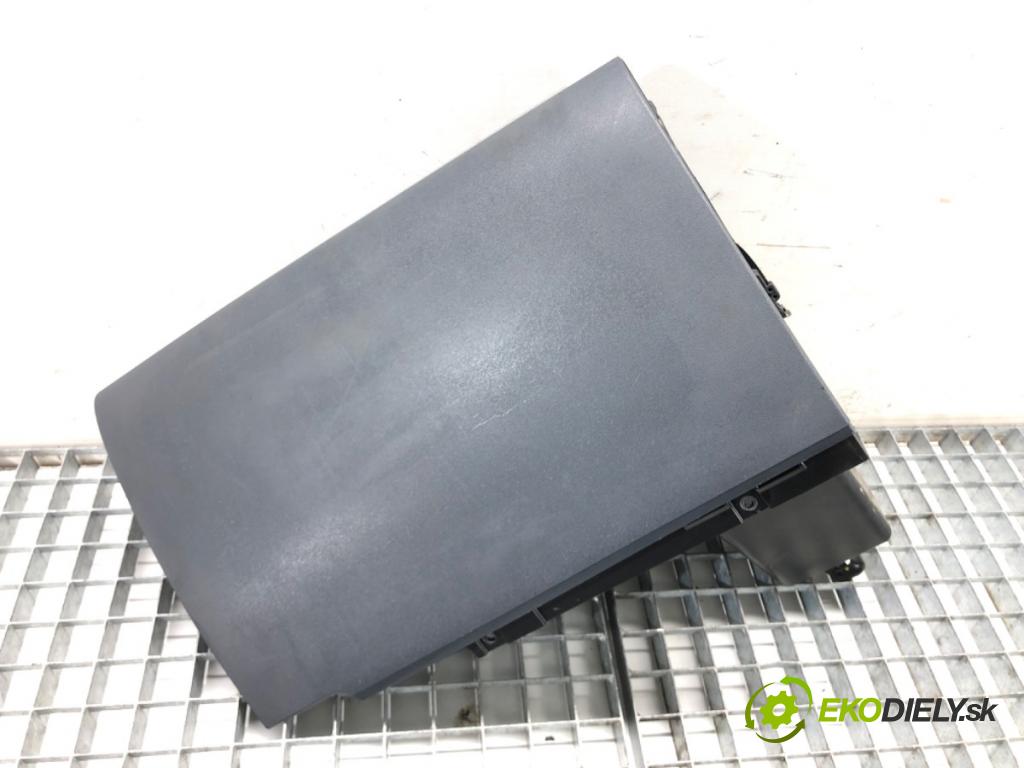 MITSUBISHI COLT VI (Z3_A, Z2_A) 2002 - 2012    1.3 70 kW [95 KM] benzyna 2004 - 2012  Priehradka, kastlík spolujazdca  (Priehradky, kastlíky)