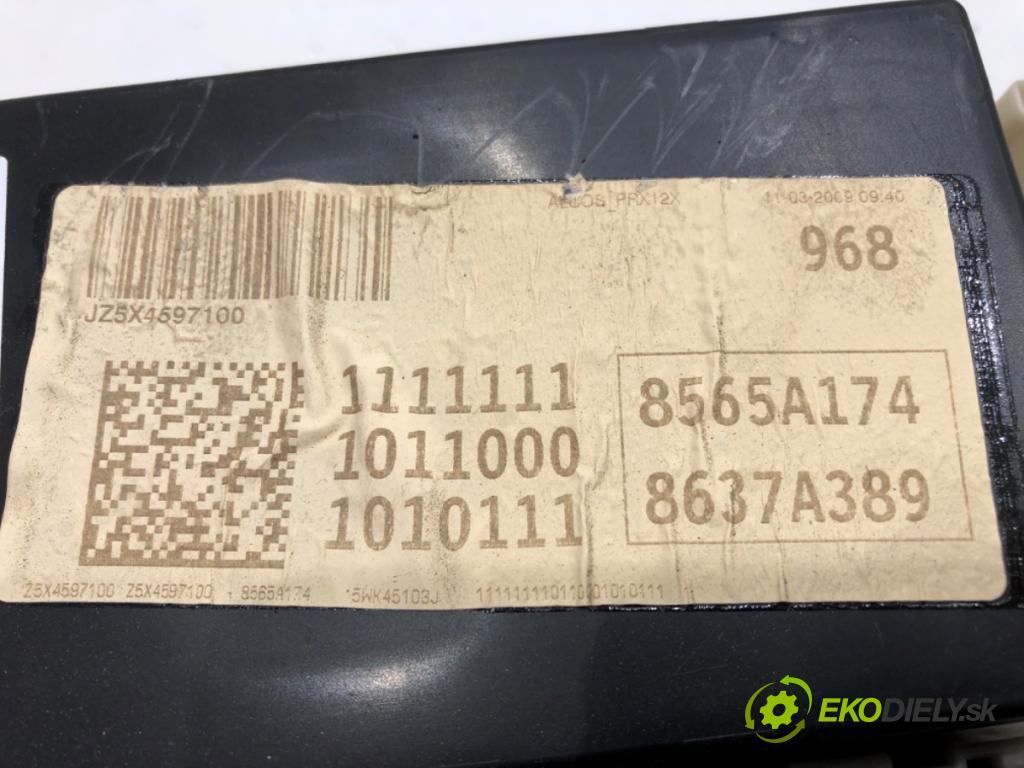 MITSUBISHI COLT VI (Z3_A, Z2_A) 2002 - 2012    1.3 70 kW [95 KM] benzyna 2004 - 2012  modul BSI 5WK45103J (Pojistkové skříňky)