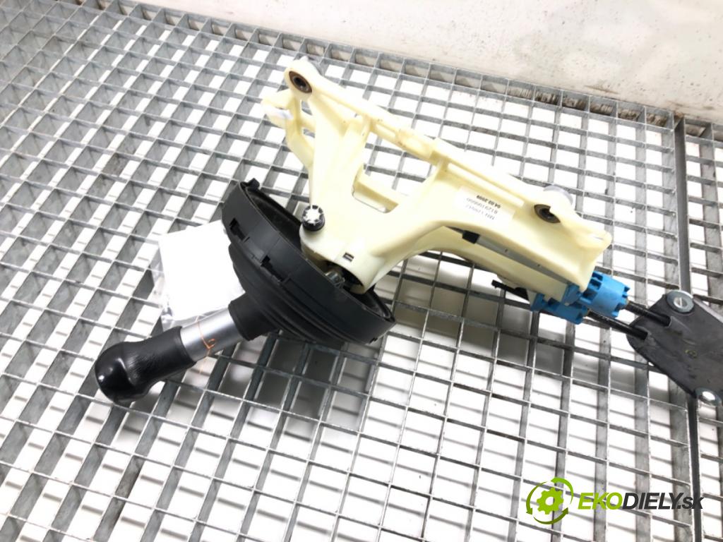 MITSUBISHI COLT VI (Z3_A, Z2_A) 2002 - 2012    1.3 70 kW [95 KM] benzyna 2004 - 2012  Kulisa MN178047 (Rýchlostné páky / kulisy)