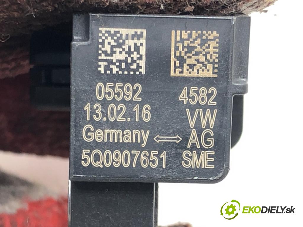 SKODA SUPERB III Kombi (3V5) 2015 - 2022    2.0 TSI 4x4 206 kW [280 KM] benzyna 2015 - 2022  Snímač nárazu 5Q0907651 (Snímače nárazu)