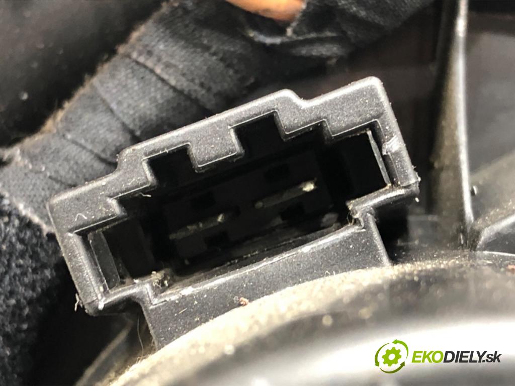 VW POLO (9N_, 9A_) 2001 - 2014    1.9 TDI 74 kW [101 KM] olej napędowy 2001 - 2009  ventilátor kúrenia 6Q1819015C