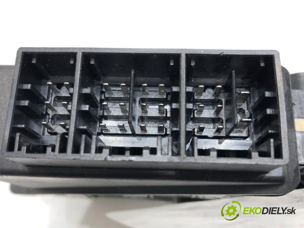 VW POLO (9N_, 9A_) 2001 - 2014    1.9 TDI 74 kW [101 KM] olej napędowy 2001 - 2009  motorek sťahovaní okna přední část pravý 602959801A (Ostatné)