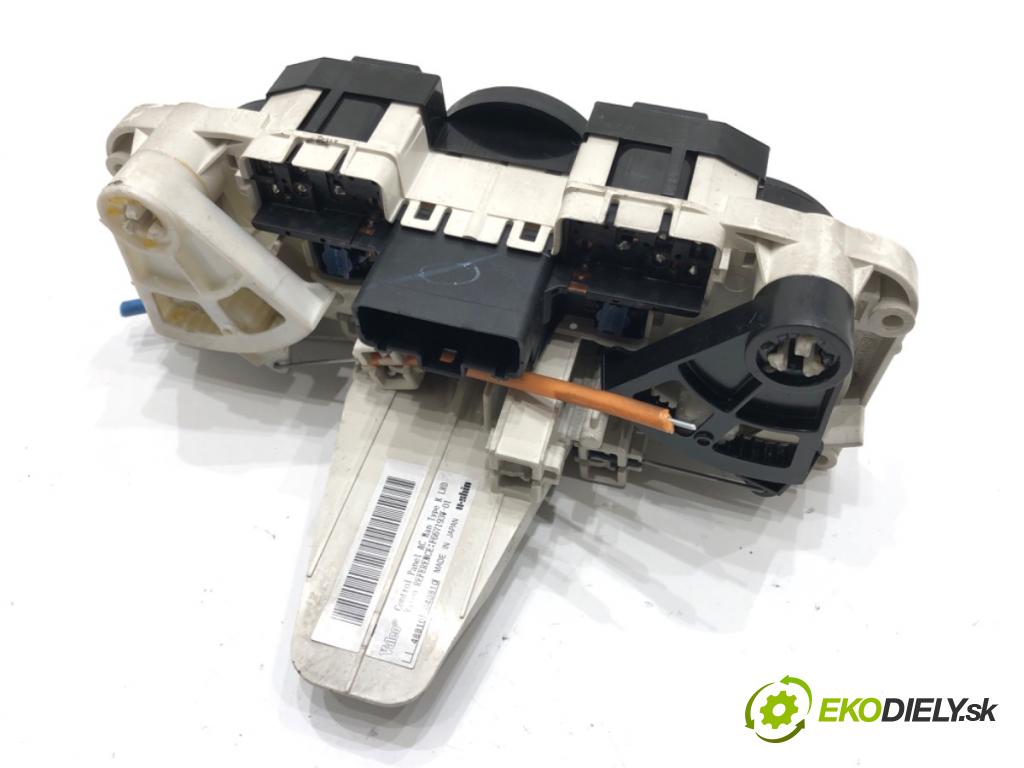 NISSAN MICRA III (K12) 2002 - 2010    1.5 dCi 48 kW [65 KM] olej napędowy 2003 - 2010  Panel ovládania kúrenia F667193V (Prepínače, spínače, tlačidlá a ovládače kúrenia)