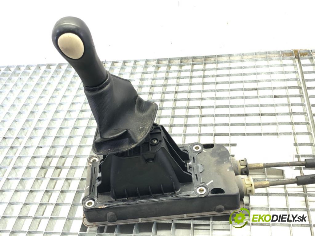 NISSAN MICRA III (K12) 2002 - 2010    1.5 dCi 48 kW [65 KM] olej napędowy 2003 - 2010  Kulisa 34108-AX220 (Rýchlostné páky / kulisy)