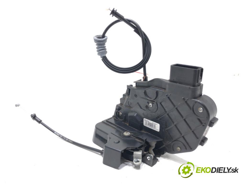VOLVO V50 (545) 2003 - 2012    2.0 D 100 kW [136 KM] olej napędowy 2004 - 2010  zámok dveře pravý zadní část 30753674