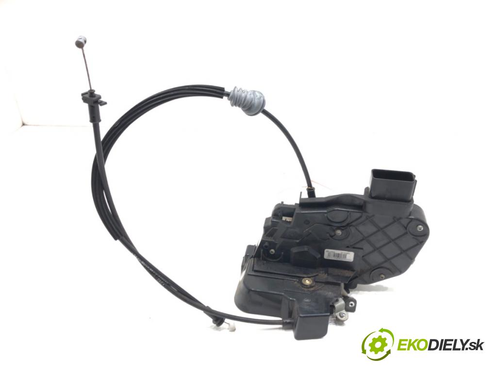 VOLVO V50 (545) 2003 - 2012    2.0 D 100 kW [136 KM] olej napędowy 2004 - 2010  zámok dveře pravý přední část 30753664