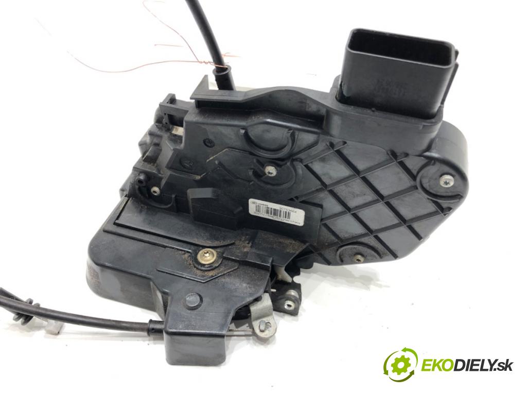 VOLVO V50 (545) 2003 - 2012    2.0 D 100 kW [136 KM] olej napędowy 2004 - 2010  zámok dveře pravý přední část 30753664